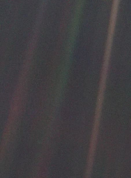 Pale Blue Dot — photographie de la Terre par Voyager 1, 14 février 1990